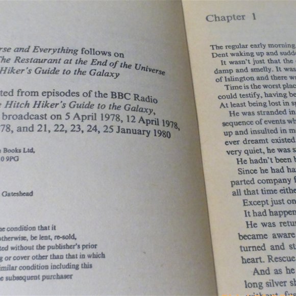 DON'T PANIC Puckoon Douglas Adams Restaurant At The End Universe Life Universe - Picture 7 of 10